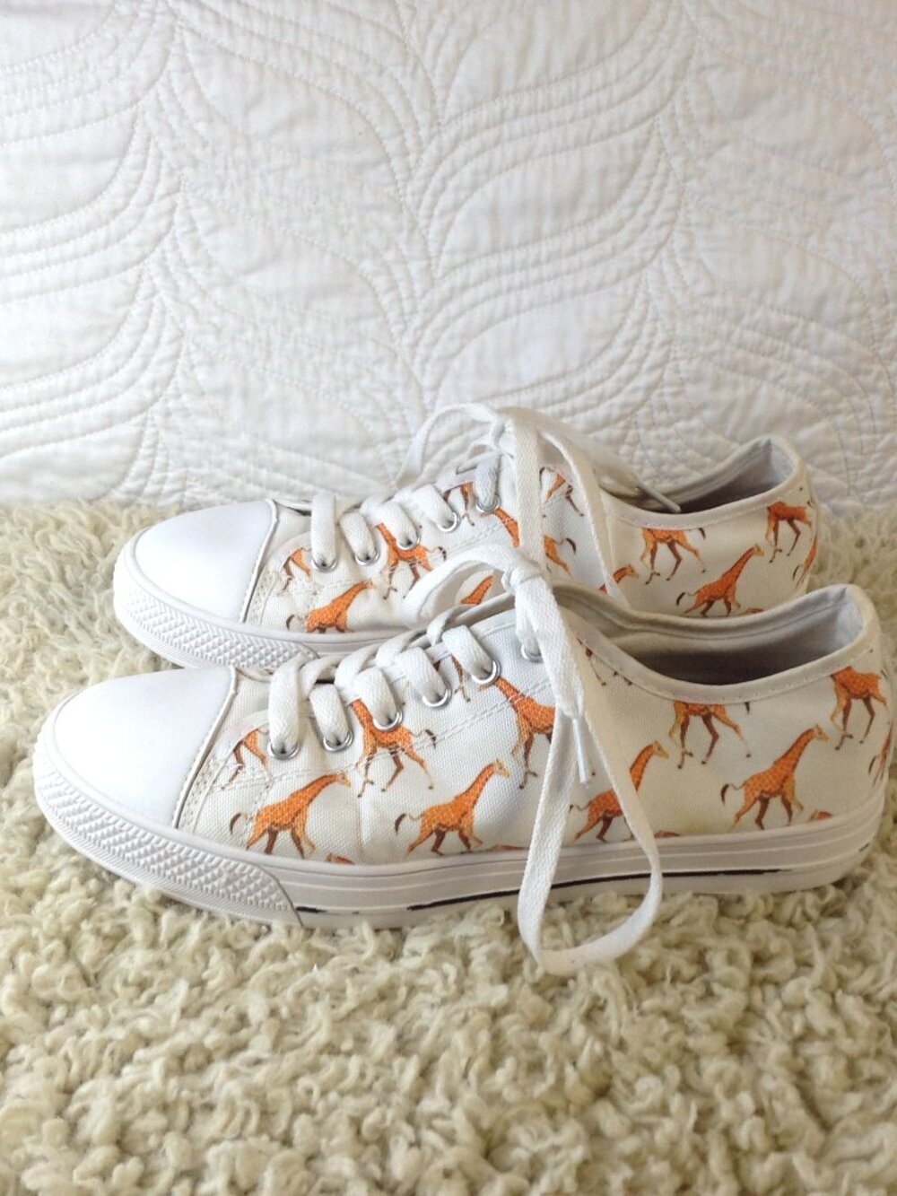 Like New Giraffe Canvas Sneakers W8 Unmarked similar to Chucks Outdoors Wildlife